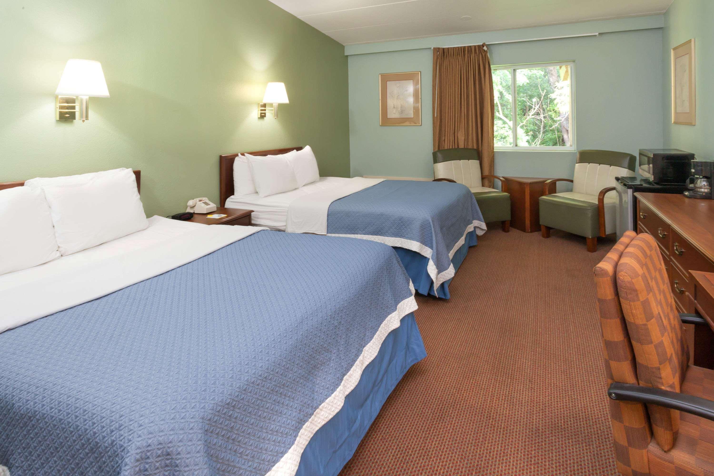 Days By Wyndham Hotel *